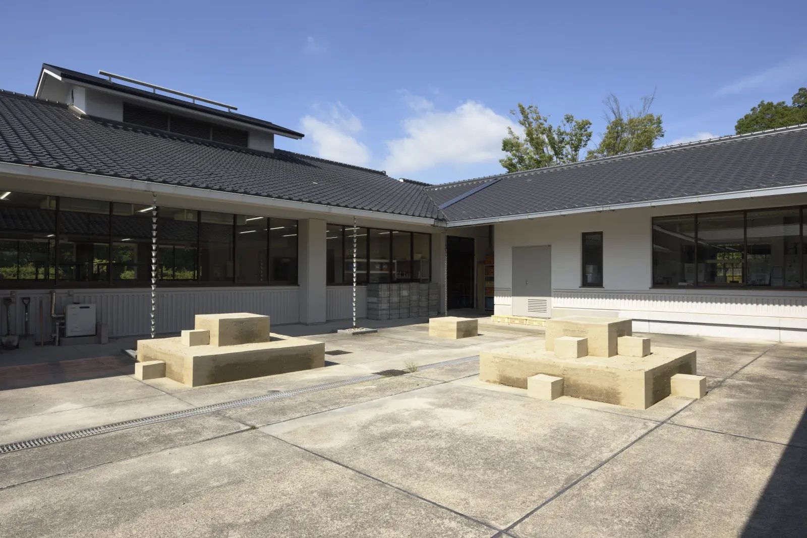 The Rammed Earth Project in Seto “Convex and Concave”